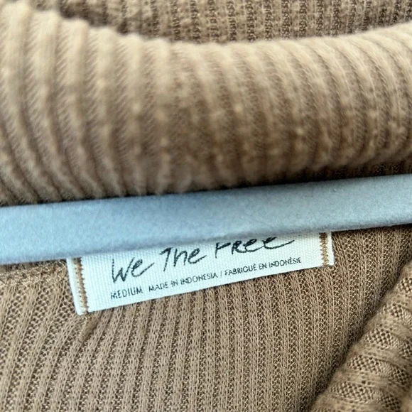 WE THE FREE | Free People long sleeve cowl neck sweater size medium - Picture 6 of 7